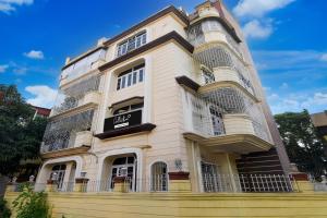 Collection O Jyotirindra Nandi Metro Station Kolkata Formerly Hotel Manurama