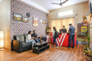 FabHotel Astoria House - Near Central Park