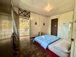 AKI Backpackers
