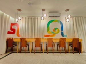 HOSHTEL99 - LUX - Stay, Cowork and Cafe - Luxurious Twin Bungalow