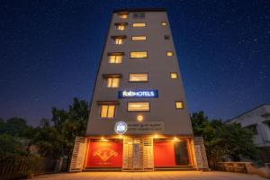 FabHotel A White Pearl Suites - Yelahanka