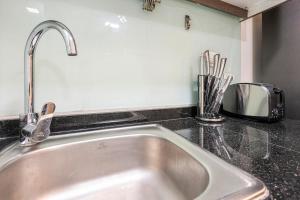 FIRST CLASS Studio Stylish & Cozy JVC Escape