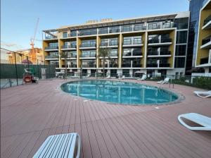 FIRST CLASS Studio Stylish & Cozy JVC Escape