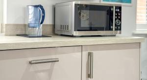 Elegant 2BR Retreat- Longbridge Shops, Rail & Hills