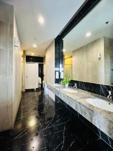 Chic Studio Anderson Tower