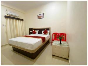 VNX - HOTEL Nath # PALACE Near Kashi Vishwanath Temple - Free Public Parking and Wifi Facilities - Air Conditioning Room