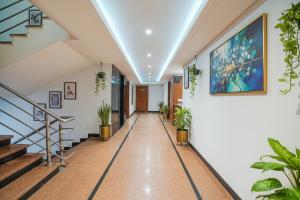 FabHotel Pleasure Inn - Near DB Mall