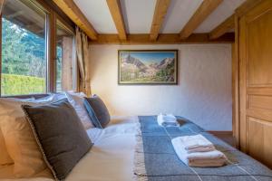 Chalet Altura- 5 Bedrooms - Jacuzzi and Sauna - By Cozee Rentals