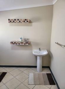 Catalina Bay Beach Retreat - Dolphin Inn