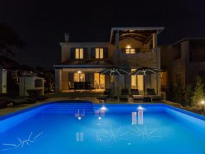 Villa in Deklici with Infinity Pool & Sea Views