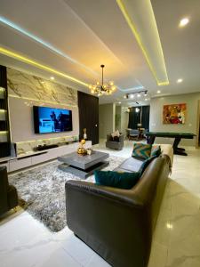Sabolak Suite-Oak 2 Bedroom