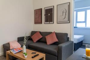 One Bedroom Flat by Brookland Stays Serviced Accommodation Short Lets Blackpool with Free WiFi