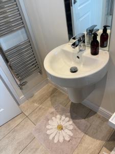 Room near M4, Great Western Hospital