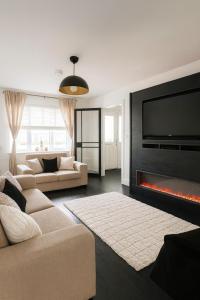 3BR Detached Home, Driveway & Large Rear Garden