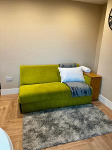 Stylish and Bright 1 Bedroom Flat