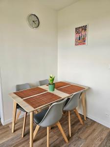 Le Friendly avec Parking - 6 pers - 15 min de Lyon - Balcon