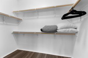 Exquisite 4 Bedroom 3000+ Sq Ft Home w Movie Theatre Arcade Billiards Sleeps 14PPL - Professionally Managed By Stay Albatross