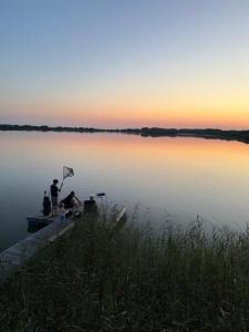 Pirtelė ant tvenkinio kranto