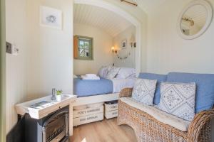 Percy Shepherds Hut - High Borrans Farm