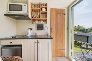 Percy Shepherds Hut - High Borrans Farm