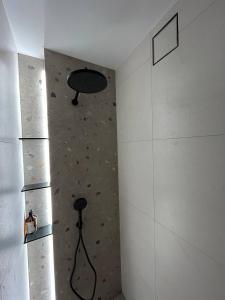 Крута студія в самому центрі Черкас з панорамним видом на Дніпро, дуже стильна!