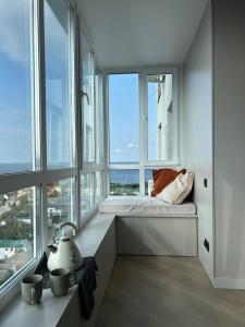 Крута студія в самому центрі Черкас з панорамним видом на Дніпро, світло не вимикають! - 3hvězdičkové hotely ve městě Čerkasy