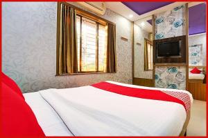 Hotel Madison Blue Near Railway Station -Fully Air Conditioned Room-Hygiene And Spacious Room - A Premium Hotel