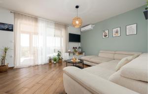Awesome Home In Podgradina 