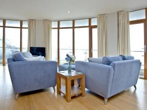 Pebbles, Horizon View