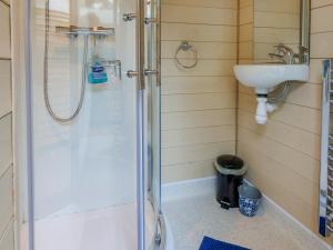 Oak Retreat - Uk46650