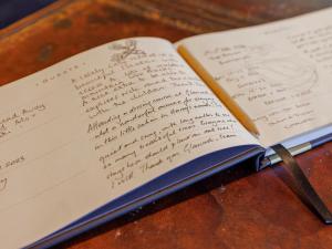 Oak Retreat - Uk46650