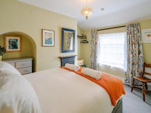 Pass the Keys Charming 2 Bed Townhouse Short Walk To The River