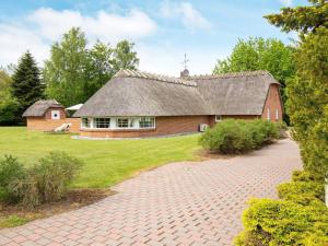 12 person holiday home in Væggerløse