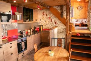 Charmante maison en pierre du Queyras - espace et luminosité