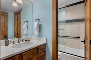 Lionshead Village Landmark Condos 3 Bedroom