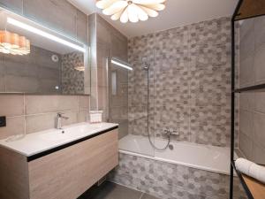 Appartement moderne avec sauna, balcon et parking à Chamonix - FR-1-343-246