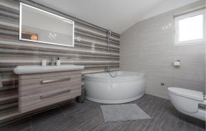 Awesome Home In Podgradina