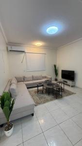 شقة مودرن مكونة من ثلاث غرف نوم 90