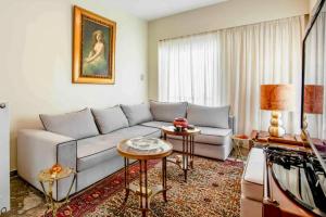 Charming Flat with Traditional & Elegant Style