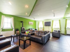 Group Escape in Mellier