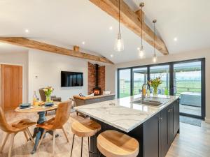 The Workshop - Uk42470