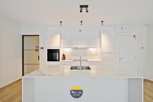 New Luxe Apartment at Sea T130