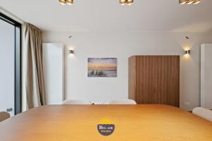 New Luxe Apartment at Sea T130