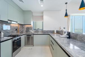 Gala Guests - Golf Gate Residences with Panoramic Golf Views