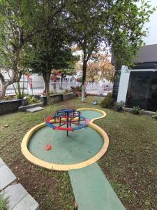 Brisa da Enseada, 3min a pé da PRAIA ENSEADA, 3 quartos, Sacada, Serviço de Praia, WIFI, Garagem, 300m AQUARIO e 350m FEIRINHA