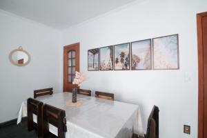 Brisa da Enseada, 3min a pé da PRAIA ENSEADA, 3 quartos, Sacada, Serviço de Praia, WIFI, Garagem, 300m AQUARIO e 350m FEIRINHA