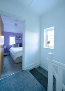 Bright & Airy 4x Bed House with Parking