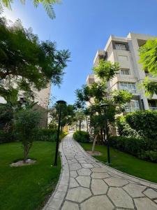 Stylish & comfy 2bedrooms Home in Madinaty B10