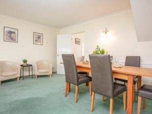 Flower Pots House - Uk39782