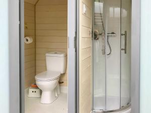 Oak Retreat - Uk46650